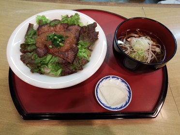 ステーキ飯小そばセット