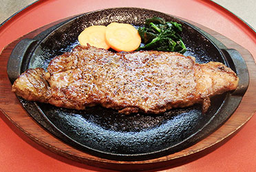 ステーキセット　選べる3種のソース（ごはん、味噌汁付き）オーストラリア産牛サーロイン150g使用